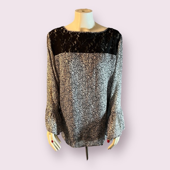 Rob & Ali from Dress Barn Women’s Angel Sleeve & Lace Shoulder Blouse Size XL - Picture 2 of 8